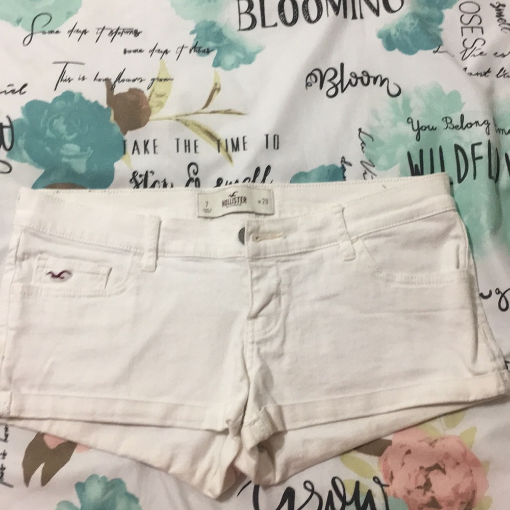 White Hollister shorts